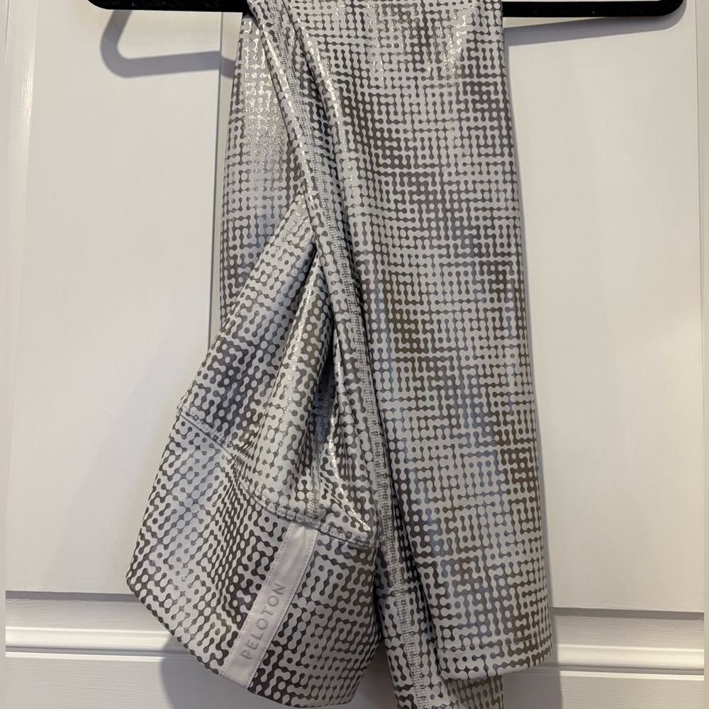 Peloton Silver Show Up Leggings